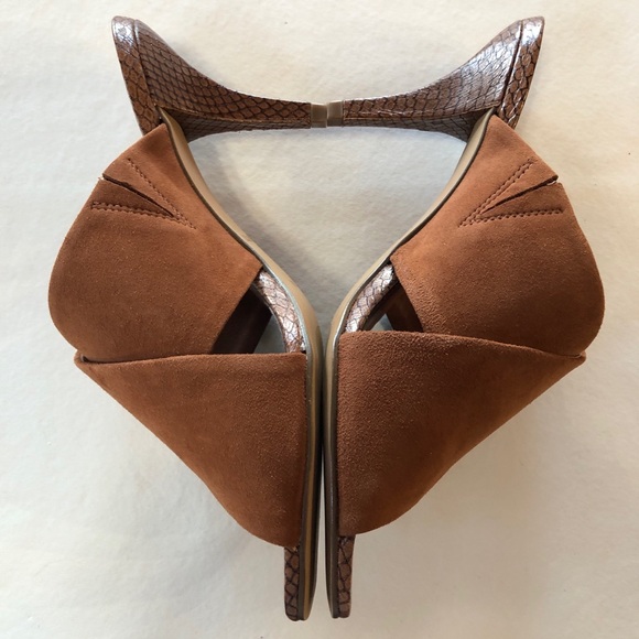 VINCE CAMUTO Rehnya Leather Heeled Sandal in Warm Caramel (8M) - Picture 5 of 17